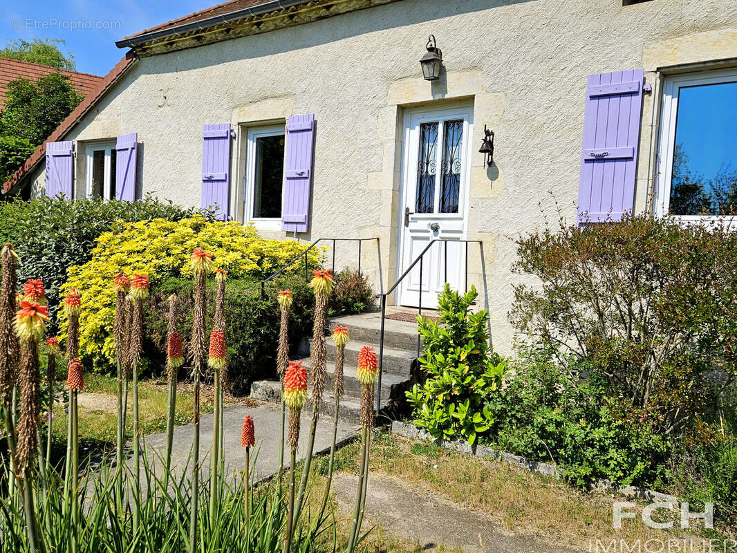 Maison à ESPINASSE-VOZELLE