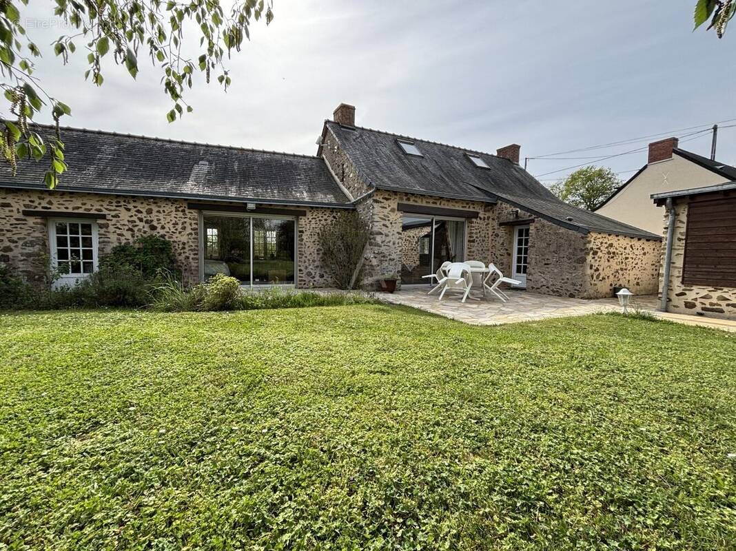 Maison à SAINT-DENIS-D'ANJOU