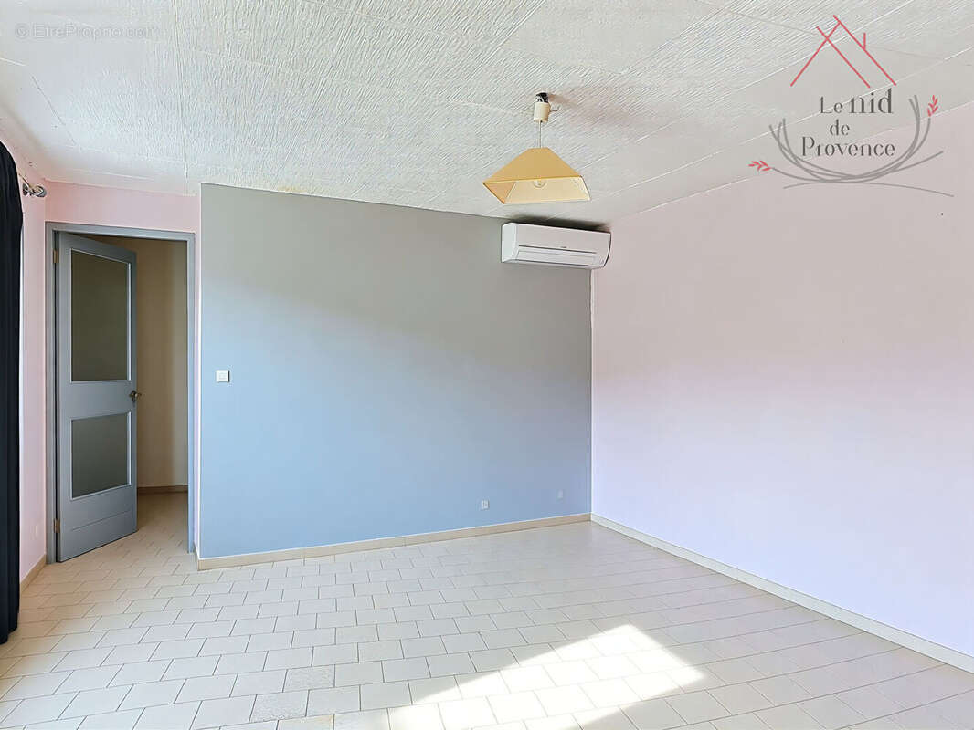 Appartement à FONTAINE-DE-VAUCLUSE