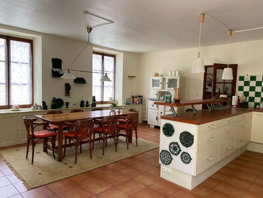 Maison 240 m² à La Berthenoux  - photo 4