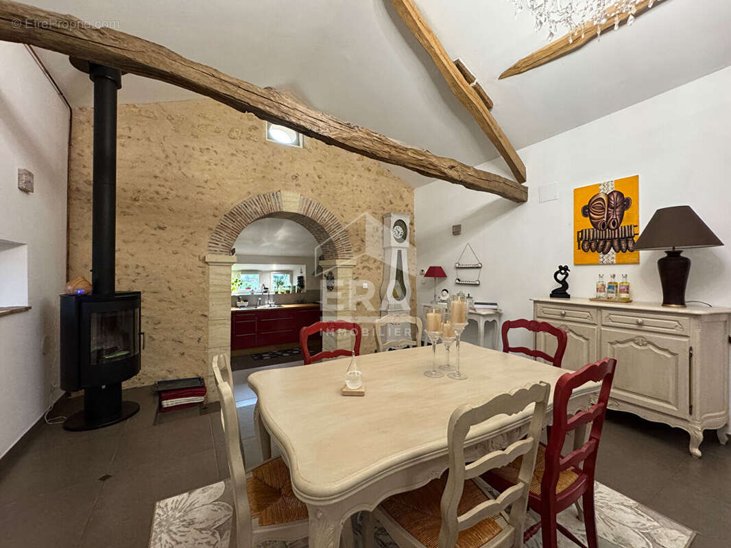 Maison à NOTRE-DAME-DE-SANILHAC