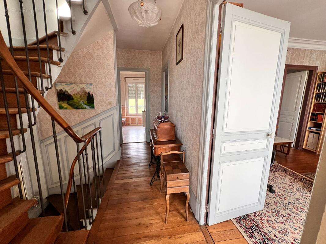 78200 MANTES LA JOLIE, Maison 7 pièce(s) 130 m2, 4 chambres, jardin clos de murs, sous-sol total - photo 9