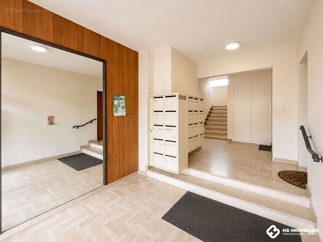Appartement à LE COTEAU