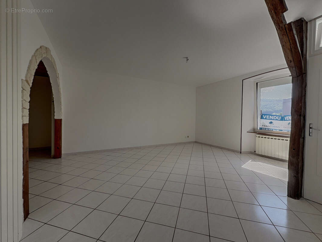 Appartement à PONT-DE-ROIDE