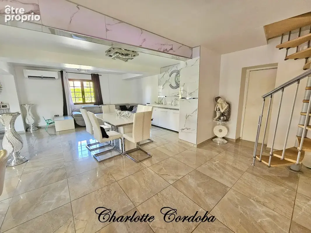 Maison familiale de 131 m² avec 4 chambres, véranda et grand garage à AYET - photo 3