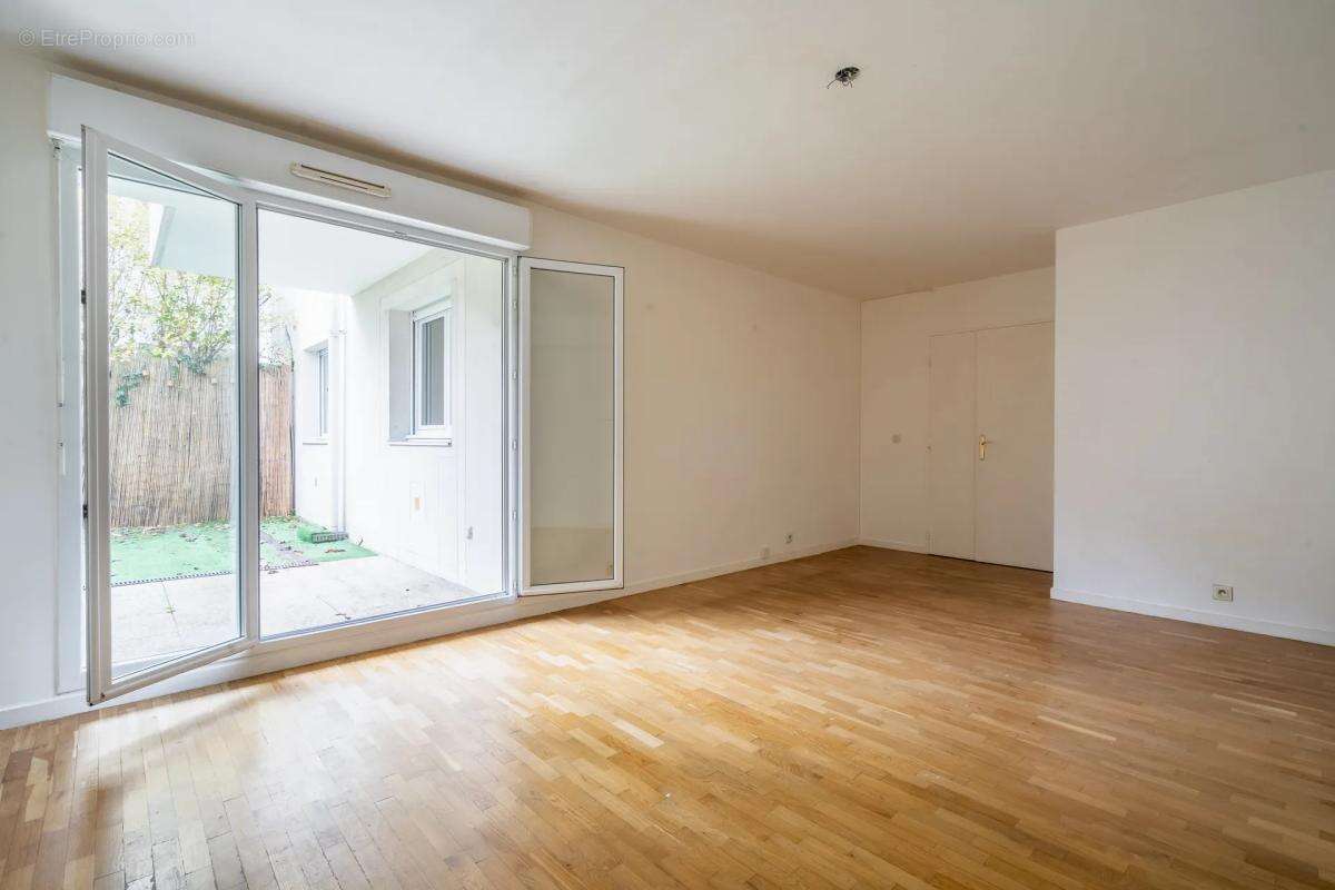 Appartement à LES PAVILLONS-SOUS-BOIS