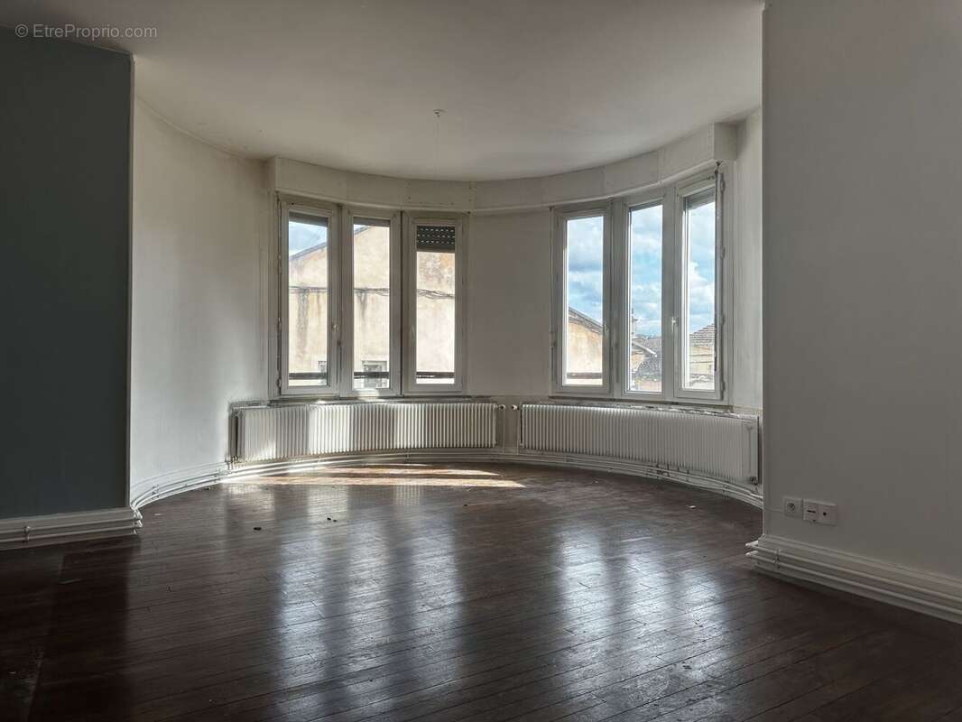 Appartement à CHARMES