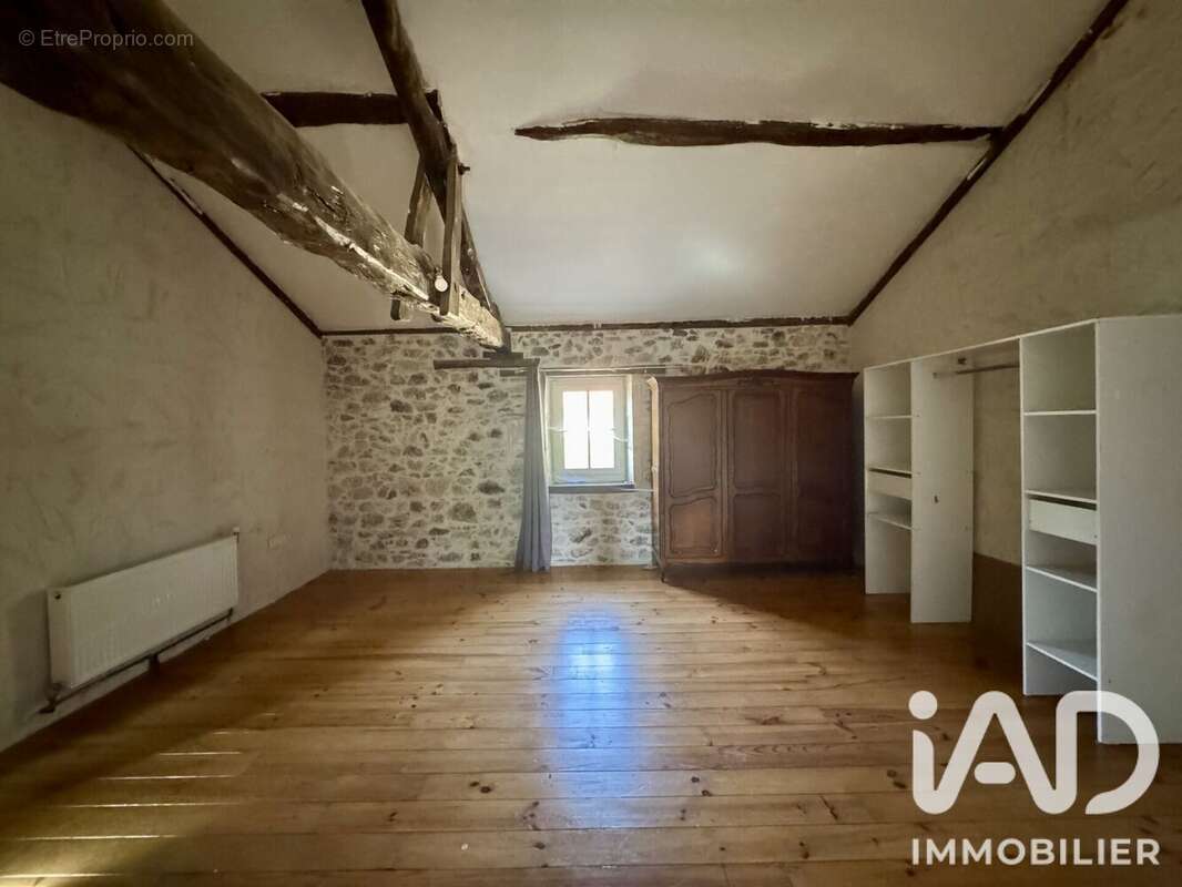 Maison 204 m² à Saint-Maurice-Des-Lions  - photo 8