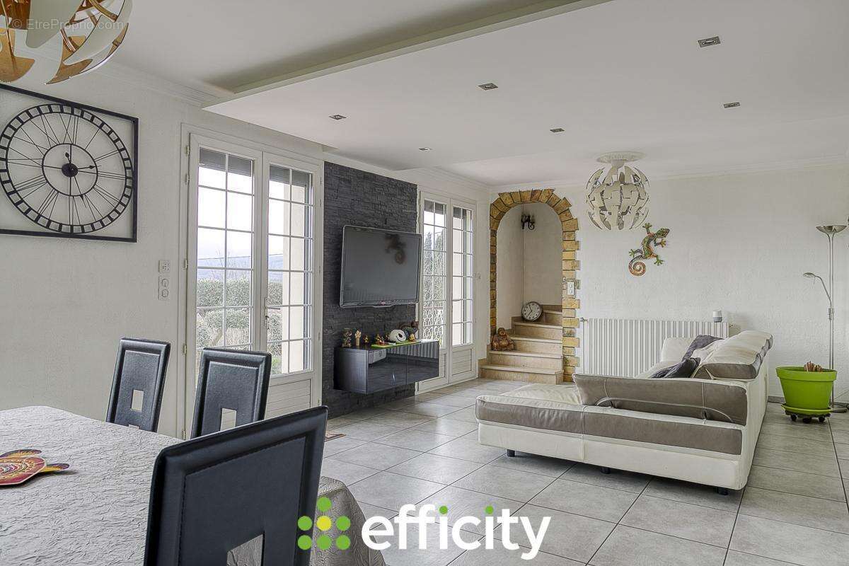 Maison à SALAISE-SUR-SANNE