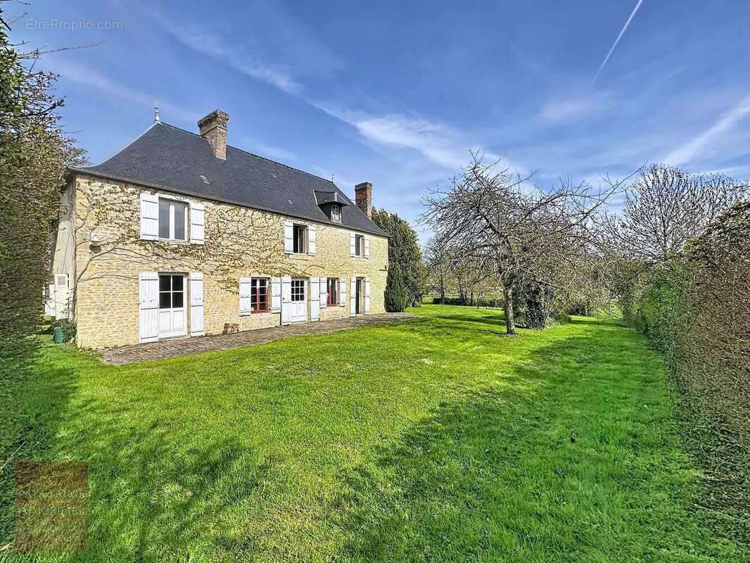 Maison à SAINT-PIERRE-SUR-DIVES