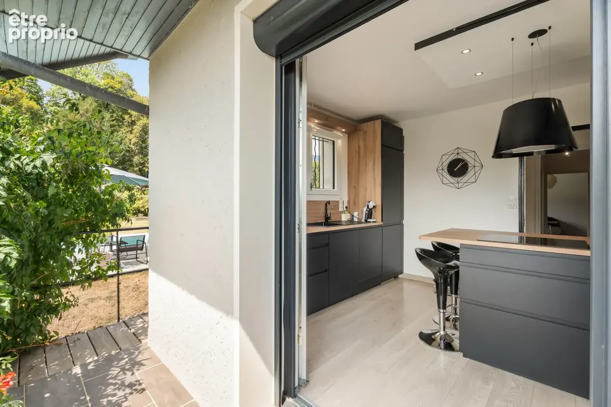 La Motte Servolex - Maison de 163 m2 - Sous-sol complet - Terrain de 1.972m2 - Piscine et jolie vue - photo 10
