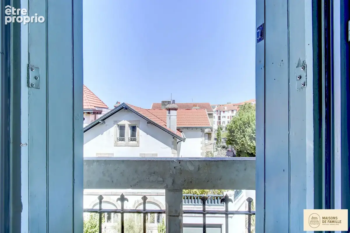 BIARRITZ CENTRE VILLE- Superbe T4 traversant dans l'ancien - photo 8