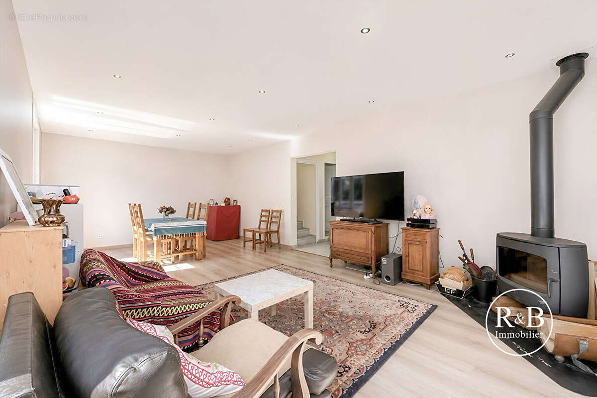 Appartement à LES CLAYES-SOUS-BOIS