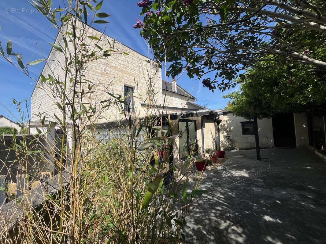 Maison à SAINT-CYR-EN-BOURG