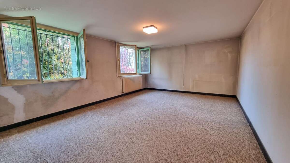 Maison à FONTAINES-SAINT-MARTIN