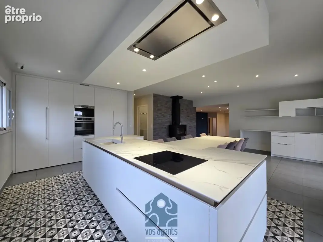 Maison T5 avec piscine, double garage, terrasse couverte, pergola et dépendances - photo 2