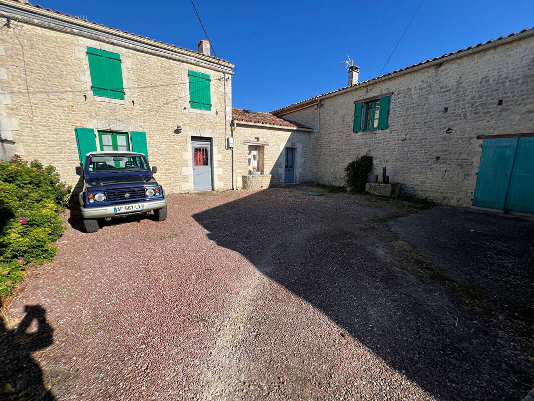 Maison à SAINTE-SOULLE