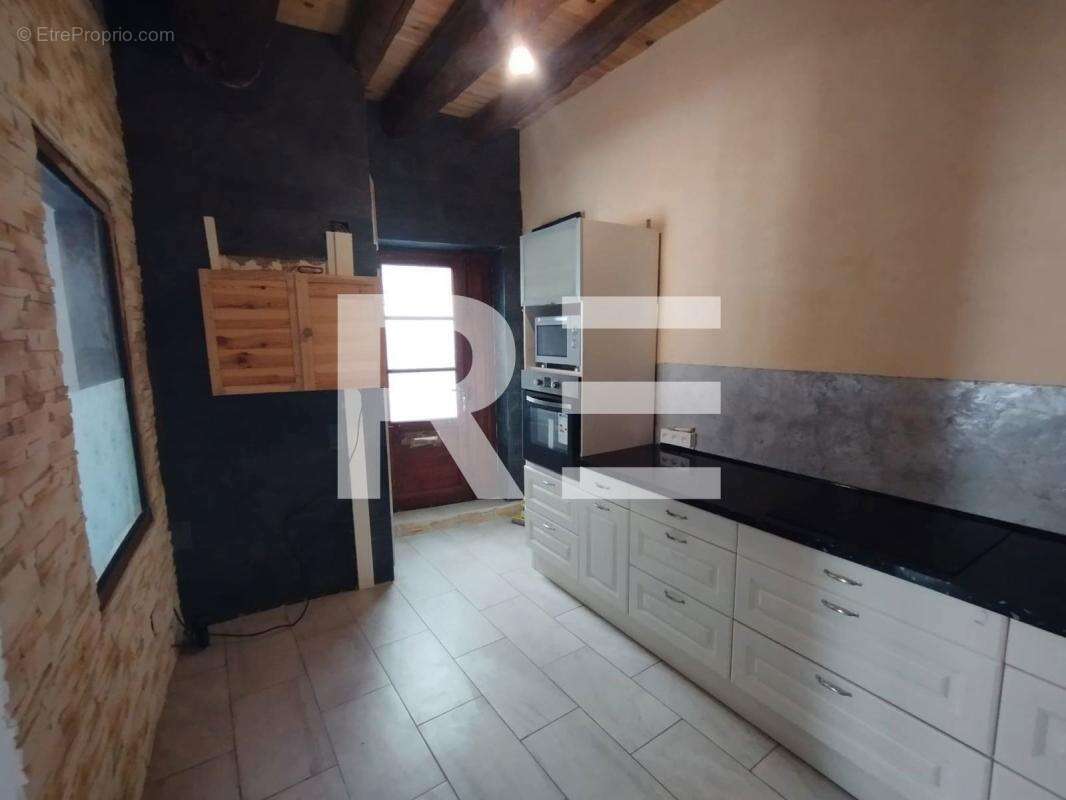 Maison de ville au coeur du village de St Gilles - photo 3