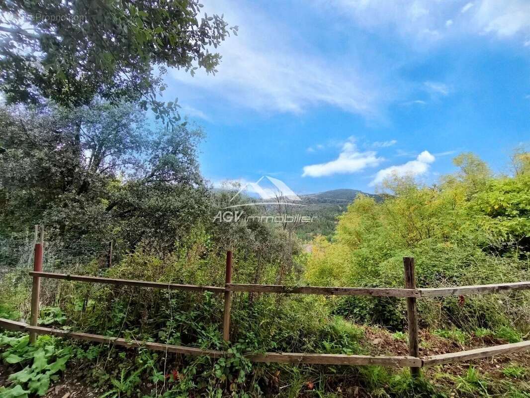 Maison à SAINT-JULIEN-LES-ROSIERS