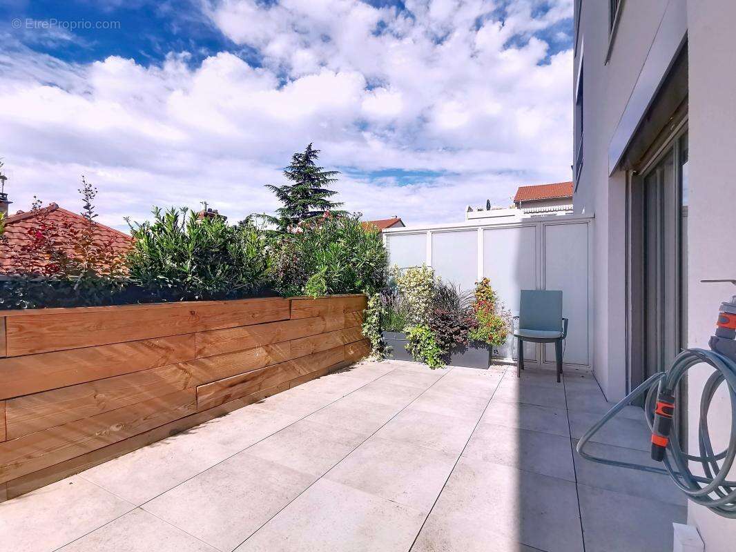 Appartement - 2 Chambres - Grande terrasse - Résidence très récente - Climatisation - photo 6