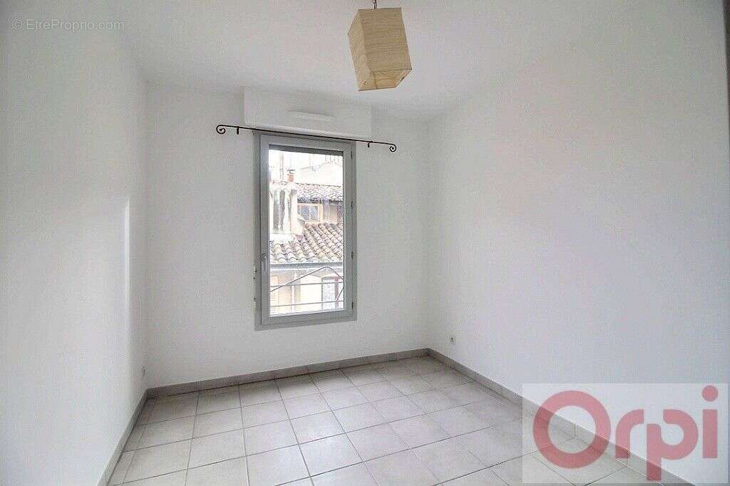 Appartement à MARSEILLE-1E