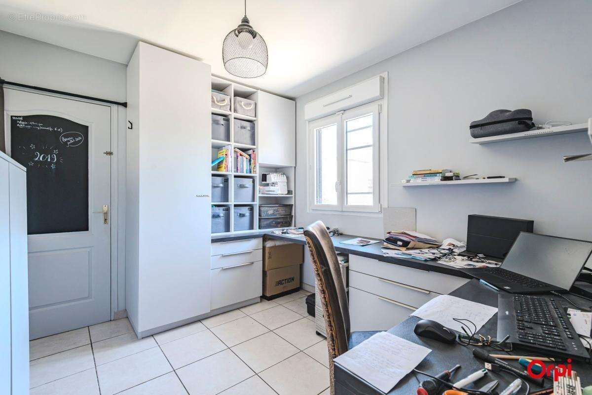 Maison de Plain Pied à Vendre avec Jardin, terrasse et Garage en sous-sol - photo 3
