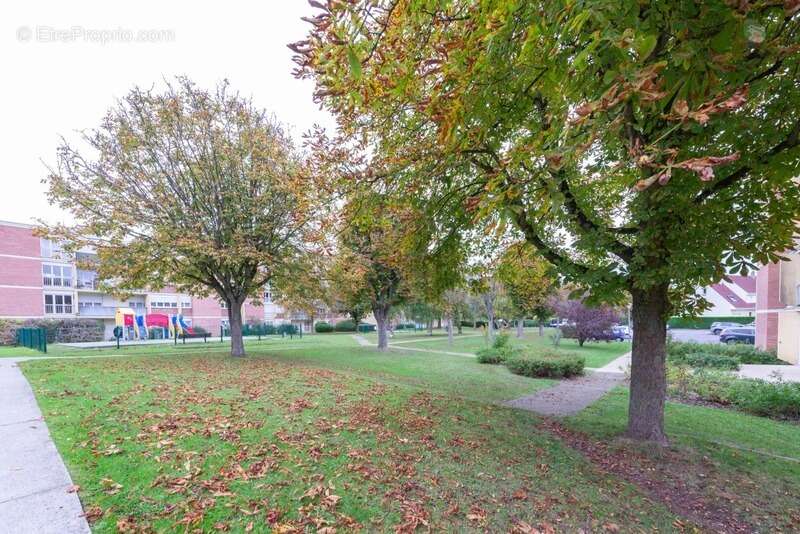 Appartement à EZANVILLE