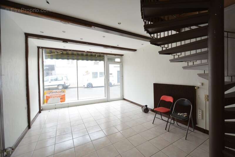 Exclusivité – immeuble de rapport avec local commercial et appartement t3 à montmédy (55600) - photo 16