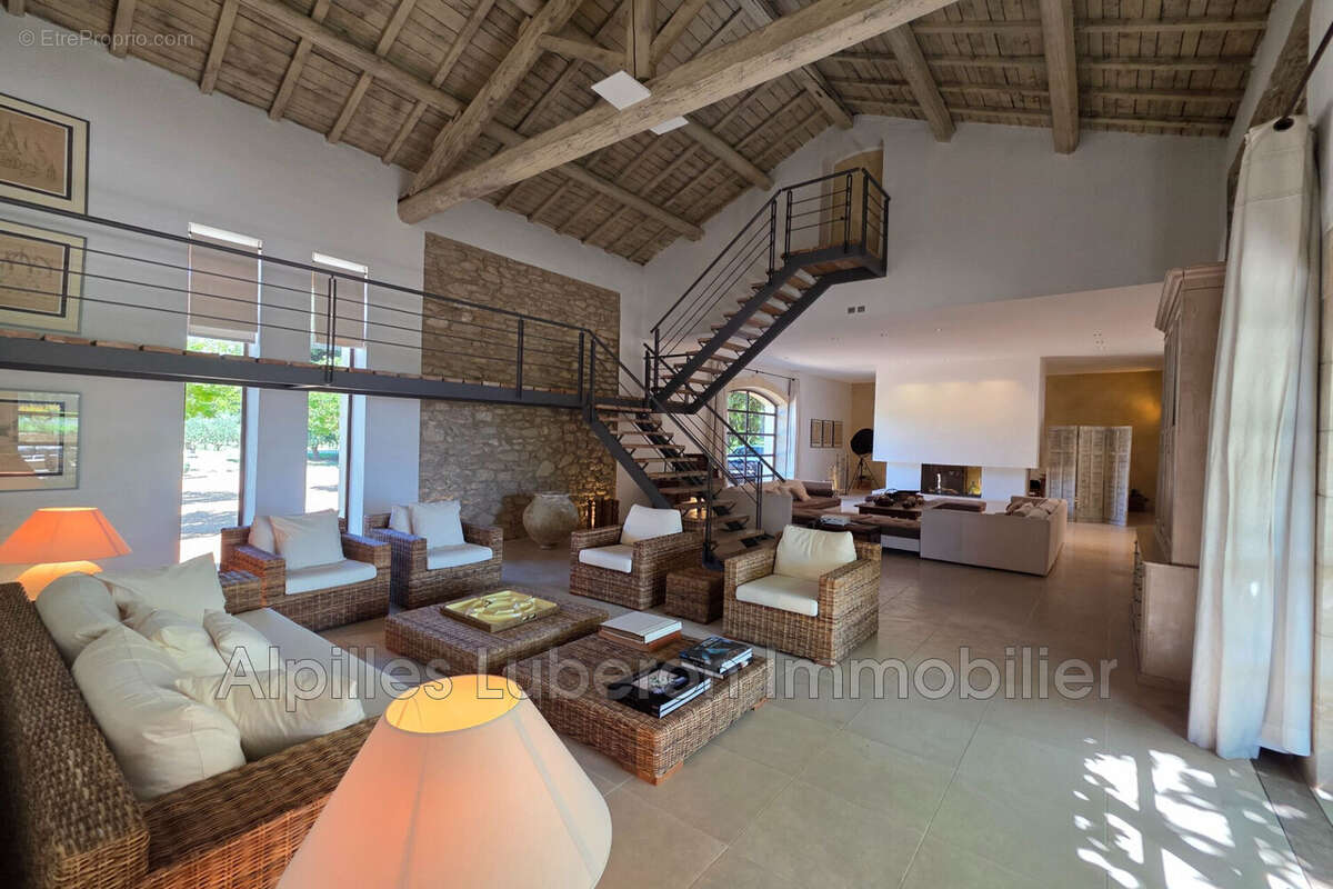 Maison 475 m² à L'isle-Sur-La-Sorgue  - photo 9