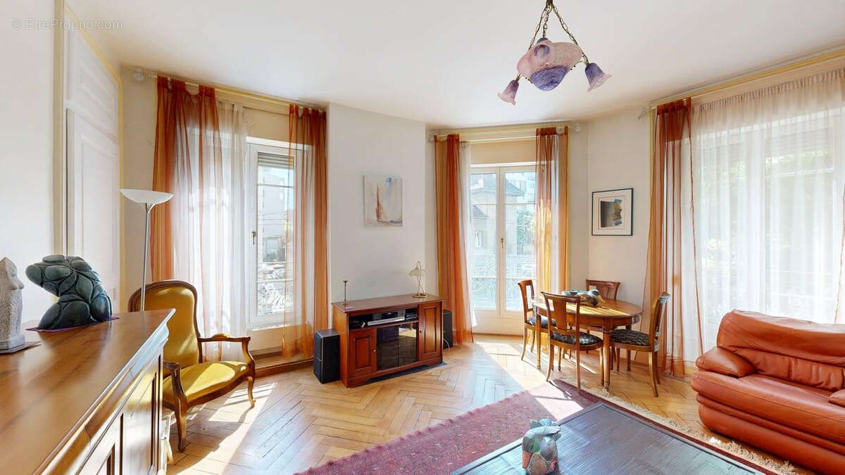 Place Flore : bel appartement ancien de 118 m2 avec parking - photo 2