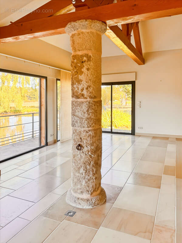Maison à vendre 11 pièces proche de LA CLAYETTE (71) 346m² - 6 chambres - dépendances - piscine - terrain 14178 m² - photo 19