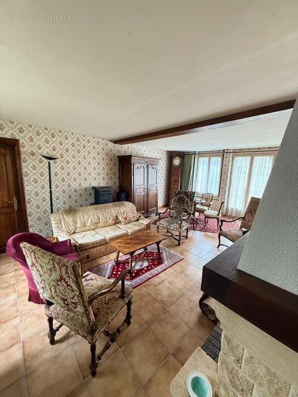 Maison à LA CELLE-DUNOISE
