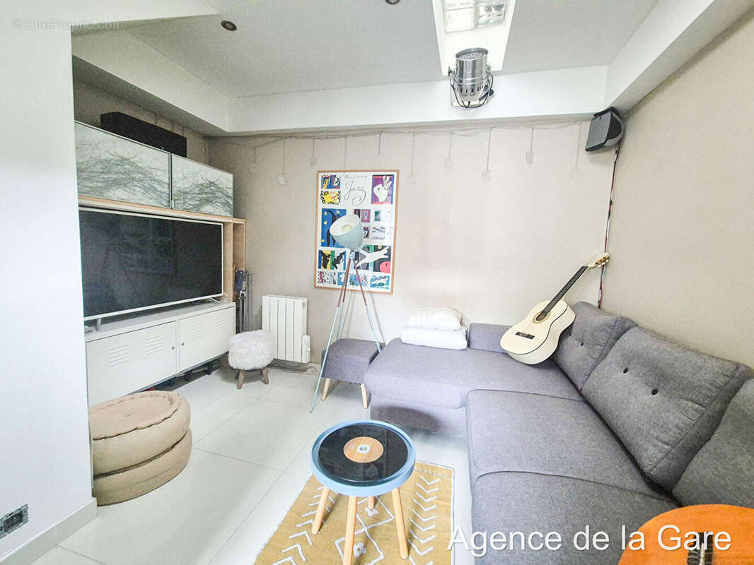 Appartement à SARTROUVILLE