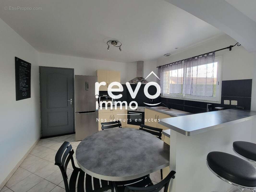 Maison à SAINT-PIERRE-MONTLIMART