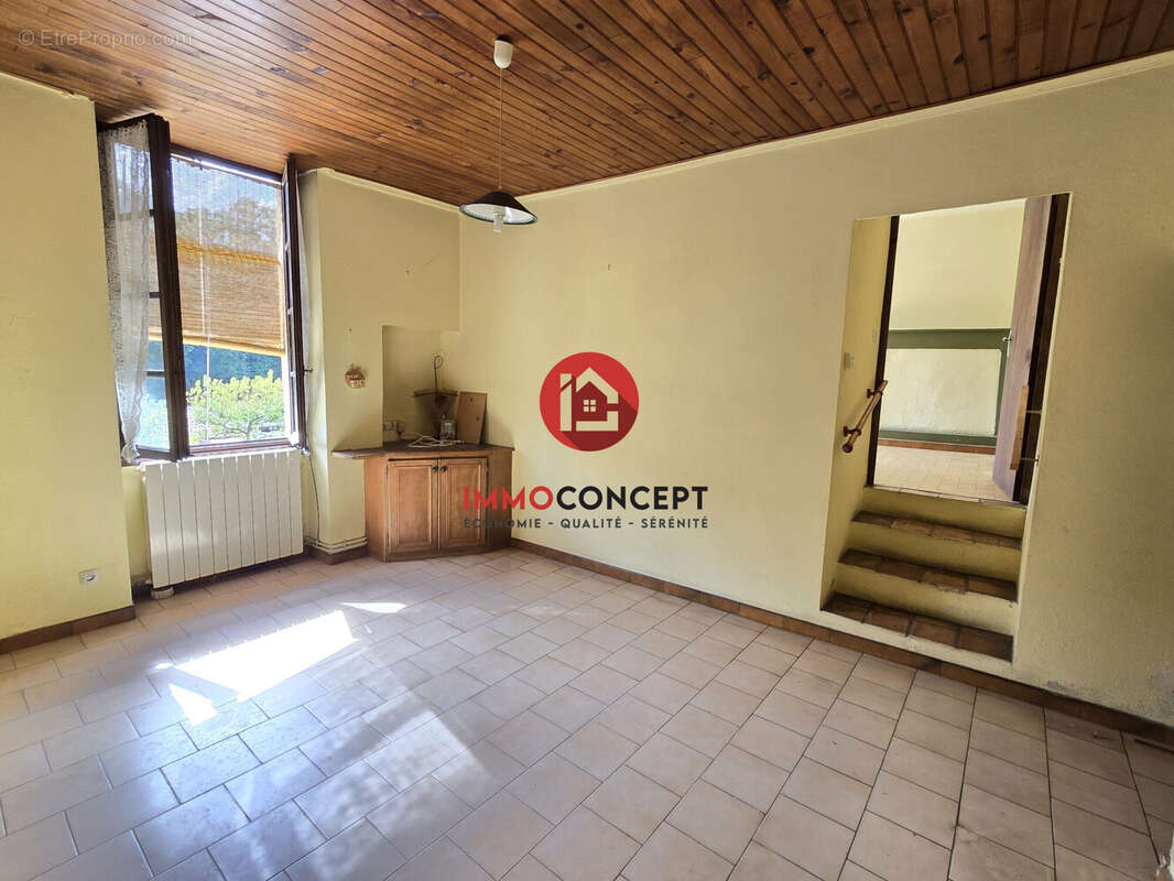 Maison à SAINT-MARCEL-DE-CAREIRET