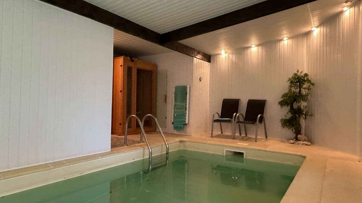 Maison à BLANZAC-LES-MATHA