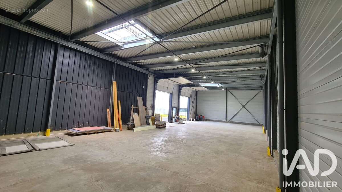 Commerce 694 m² à Creil  - photo 2