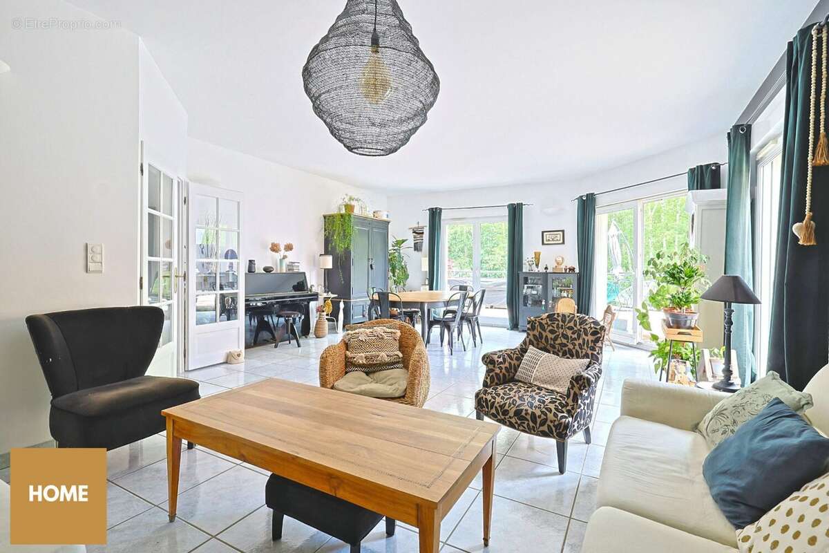 Maison 200 m² à Saint-Nicolas-De-Port  - photo 4
