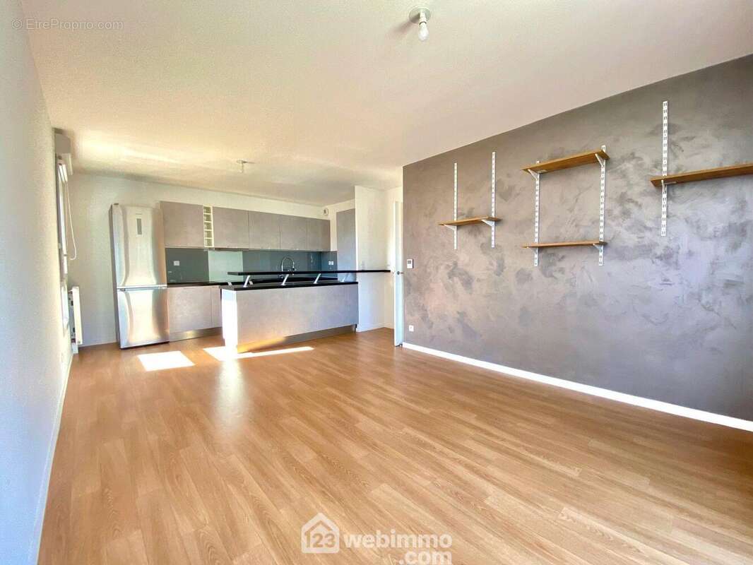 autre vue de la pièce de vie - Appartement à RIS-ORANGIS