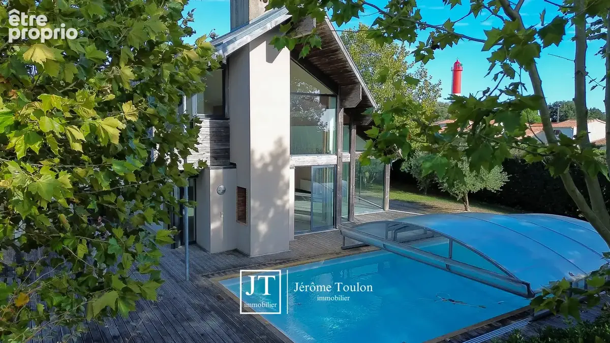Photo Maison à Saint-Palais-Sur-Mer au prix de 1 695 000€