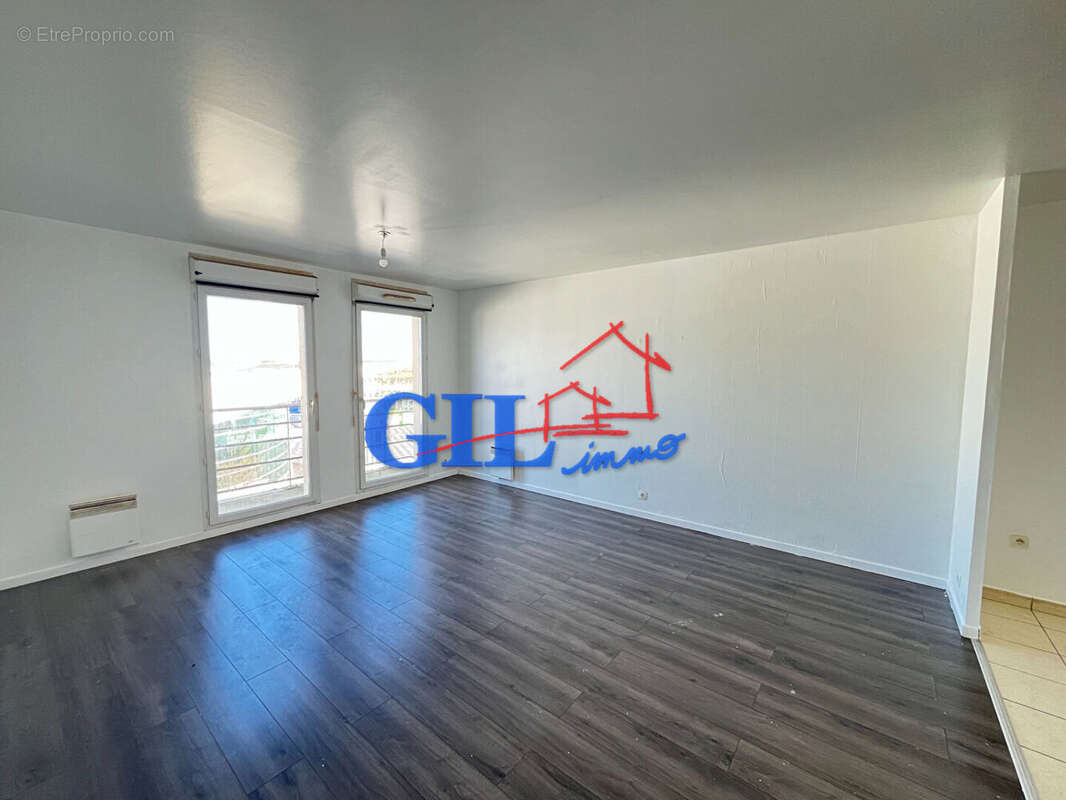 Appartement à SAVIGNY-LE-TEMPLE