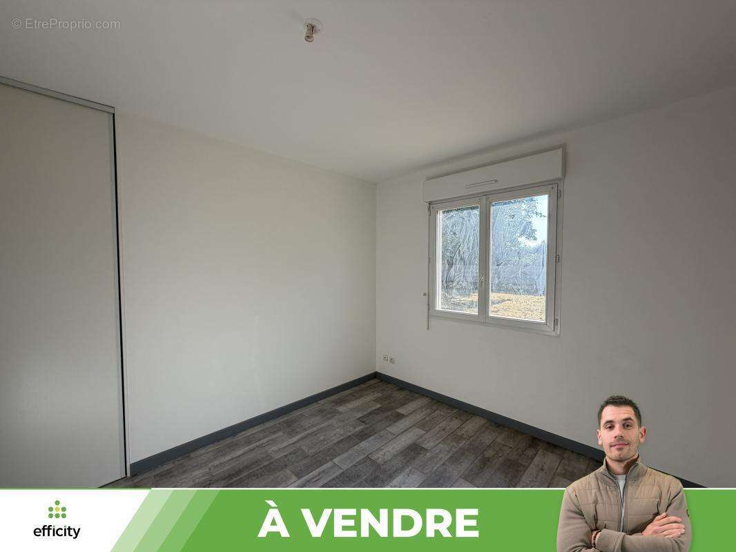 Maison 104 m² à Lussac-Les-Chateaux  - photo 13