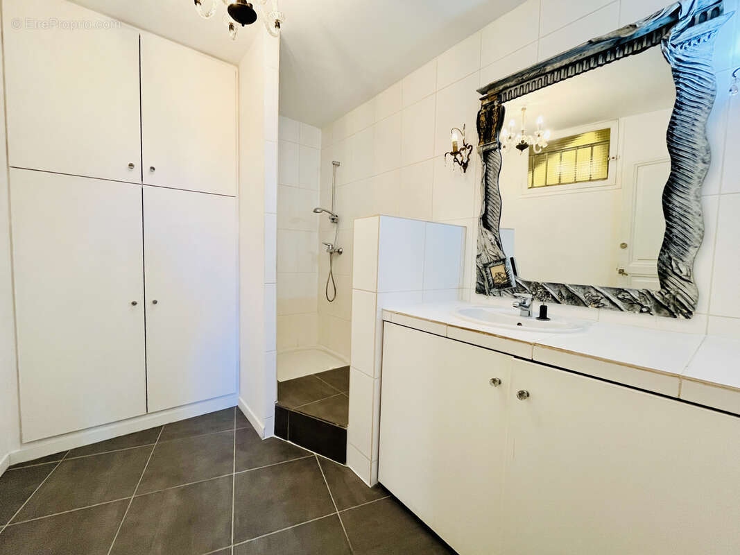 Appartement à MARSEILLE-2E