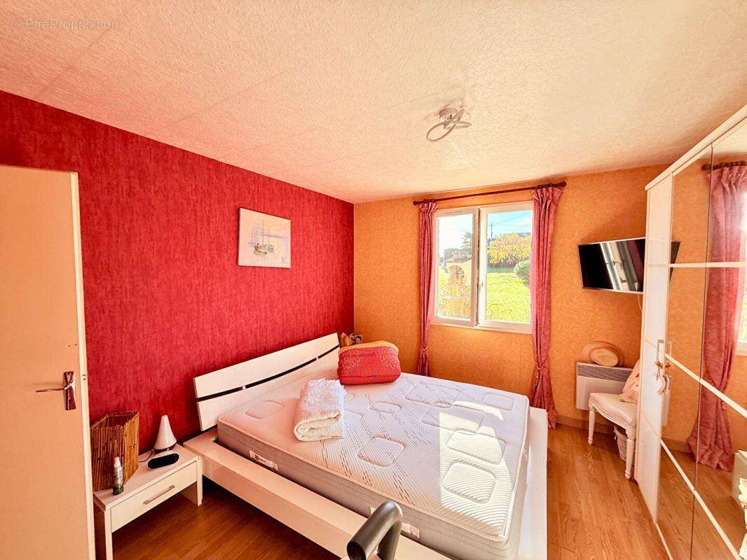 Maison à VILLENEUVE-SUR-YONNE