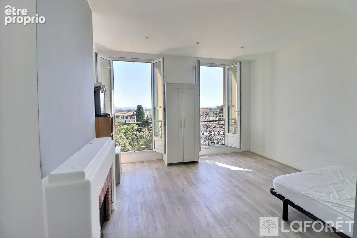 Hyères centre ville -dernier etage - f5 - vue mer - photo 5