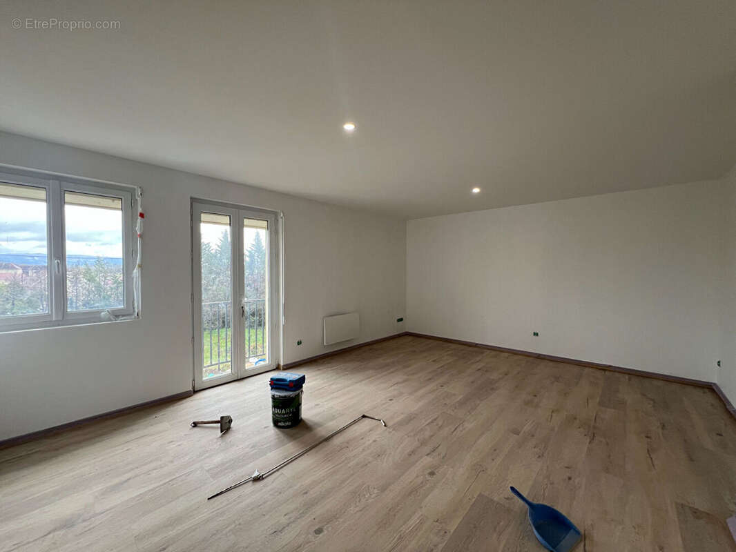 Appartement à VEZERONCE-CURTIN