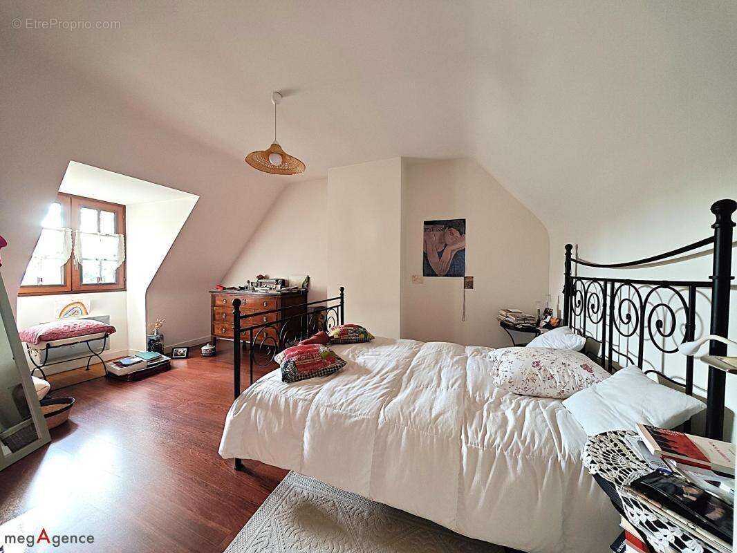 Maison à LA TRINITE-SURZUR