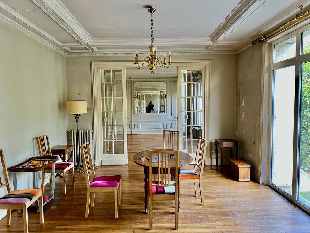 Appartement à CHARENTON-LE-PONT