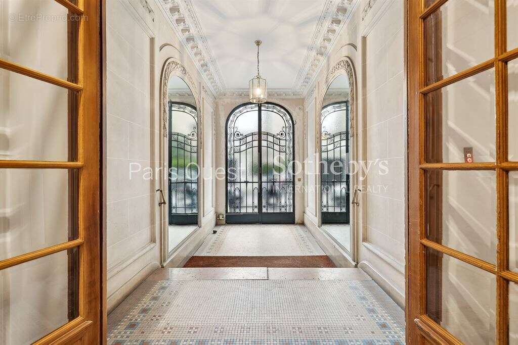 Appartement à NEUILLY-SUR-SEINE