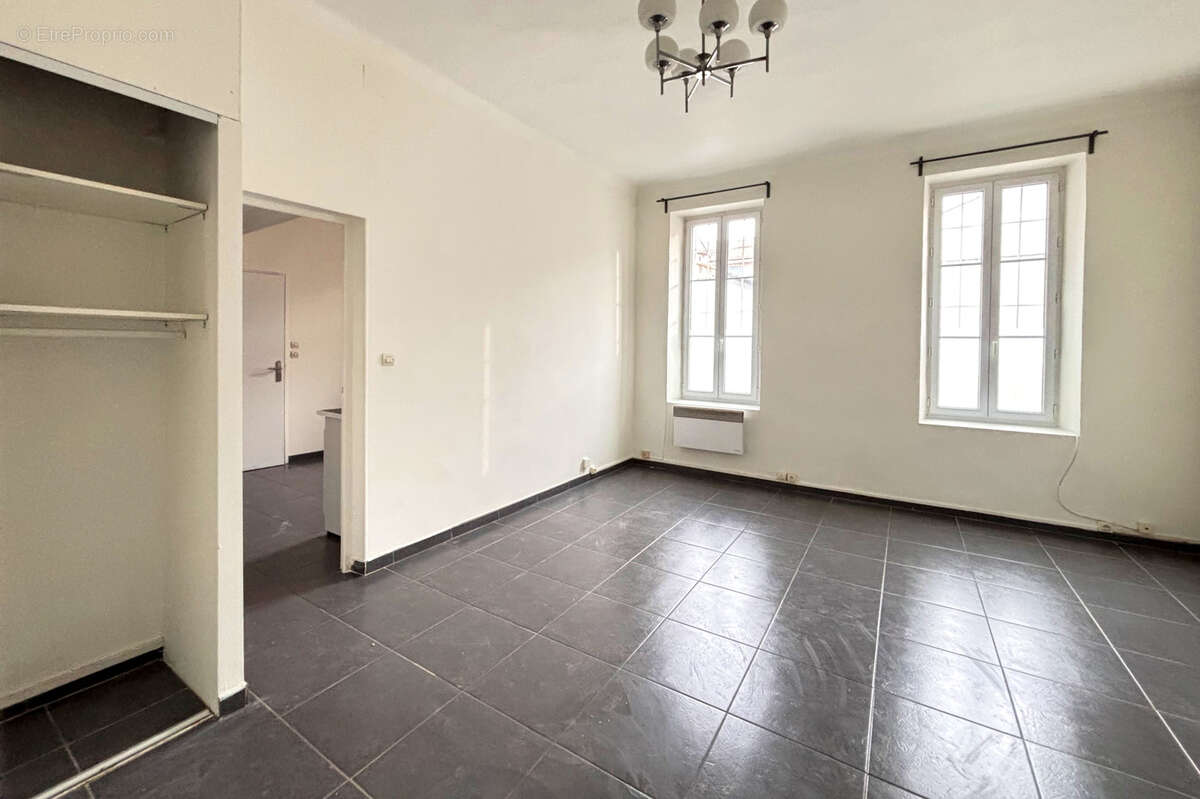 Appartement à MARSEILLE-4E